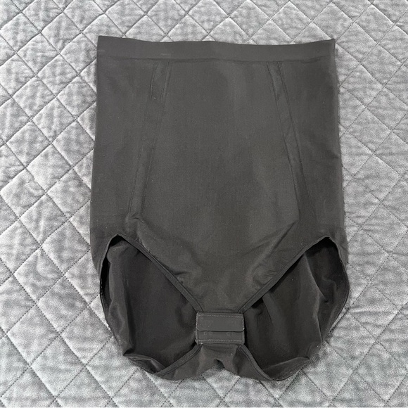Spanx Oncore Panty 1X Shape wear high waisted brief Slimming Shaper Black B13 - Picture 1 of 9